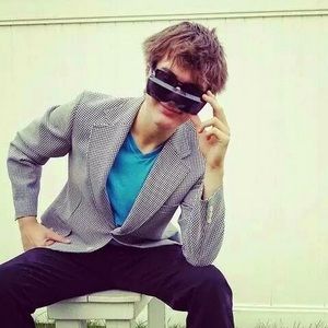 Meet your Posher, Adam